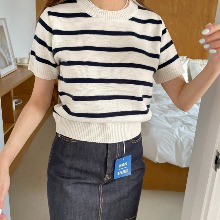 tight short-sleeved striped knitwear